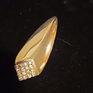 Elegant Gold-Tone Brooch with Crystal Accents